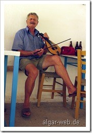 Live-Musik in der Taverne von Vathi