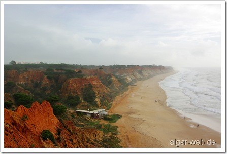 Praia Falesia bei Albufeira zwischen zwei Regenschauern