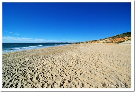 Winter-Einsamkeit am Praia Gale nahe Albufeira/Guia