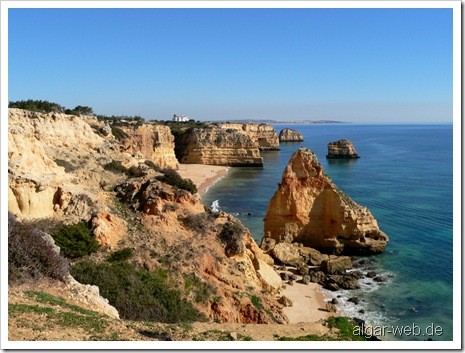 Blick auf Praia da Marinha, Felsalgarve, Portugal