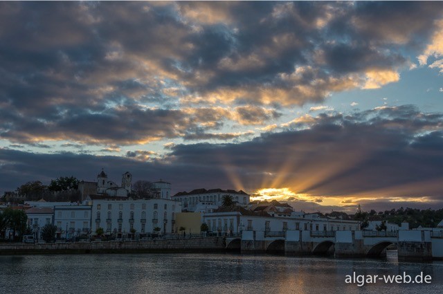 Blick über den Fluss, Pessoa's Cafe, Tavira, Algarve