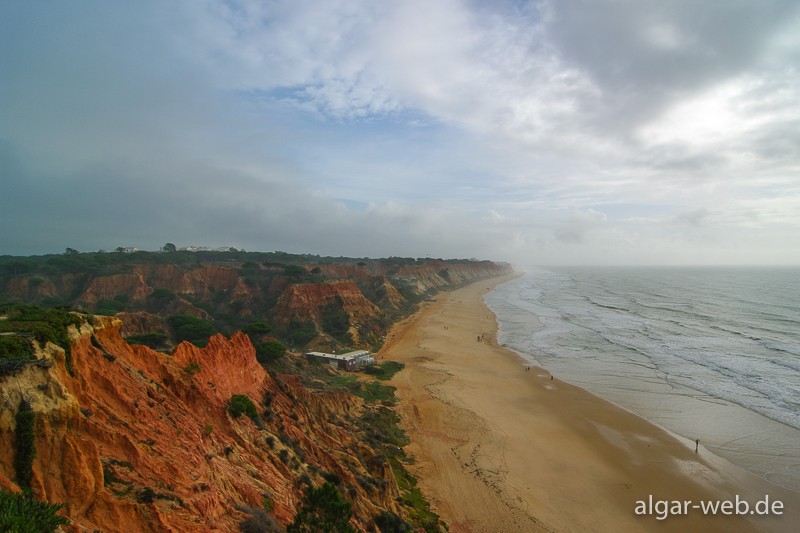 Blick von Olhos d'Agua Richtung Vilamoura über den Praia da Falesia