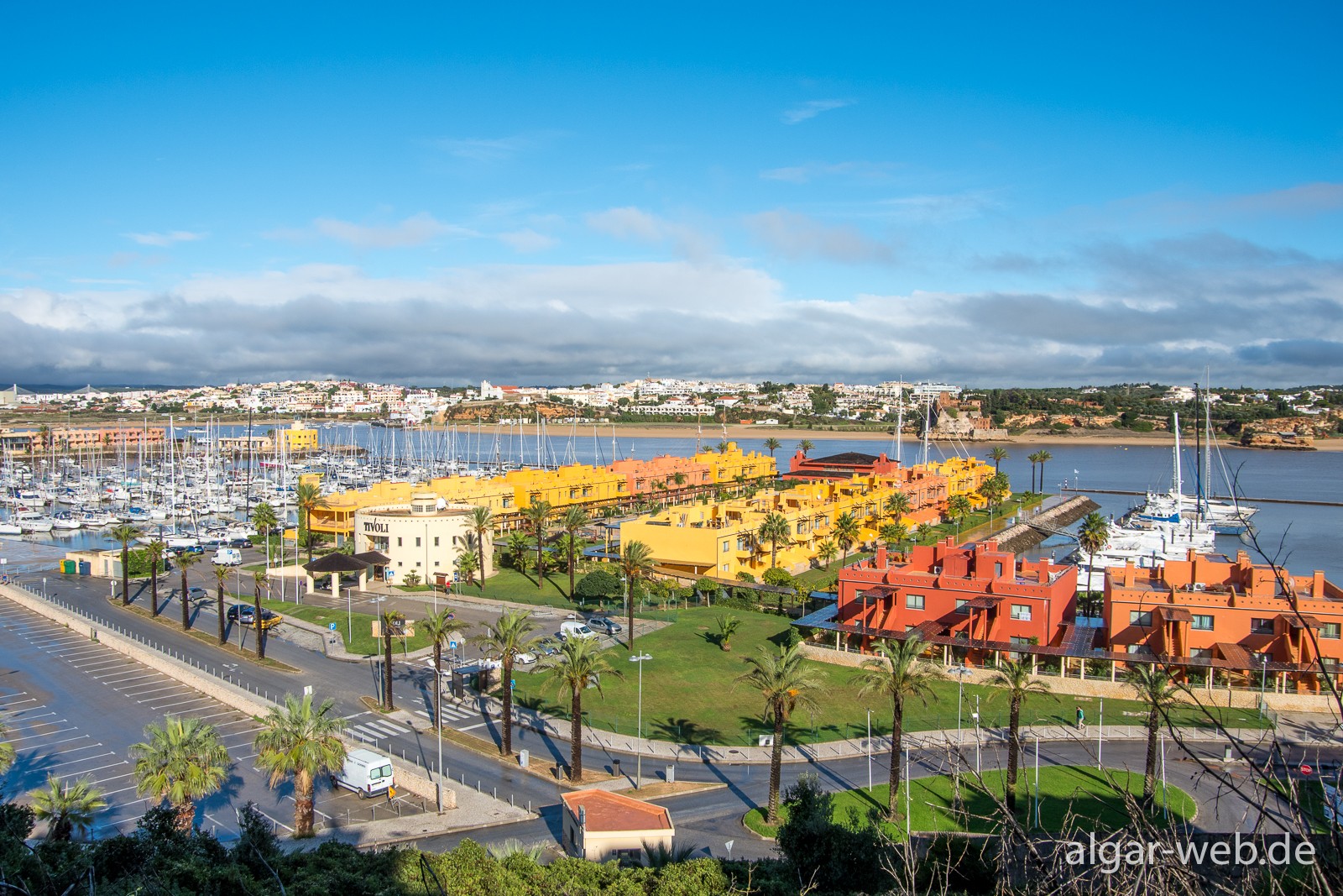 Hotel Tivoli Marina, vom Ort aus gesehen mit Blick Richtung Ferragudo