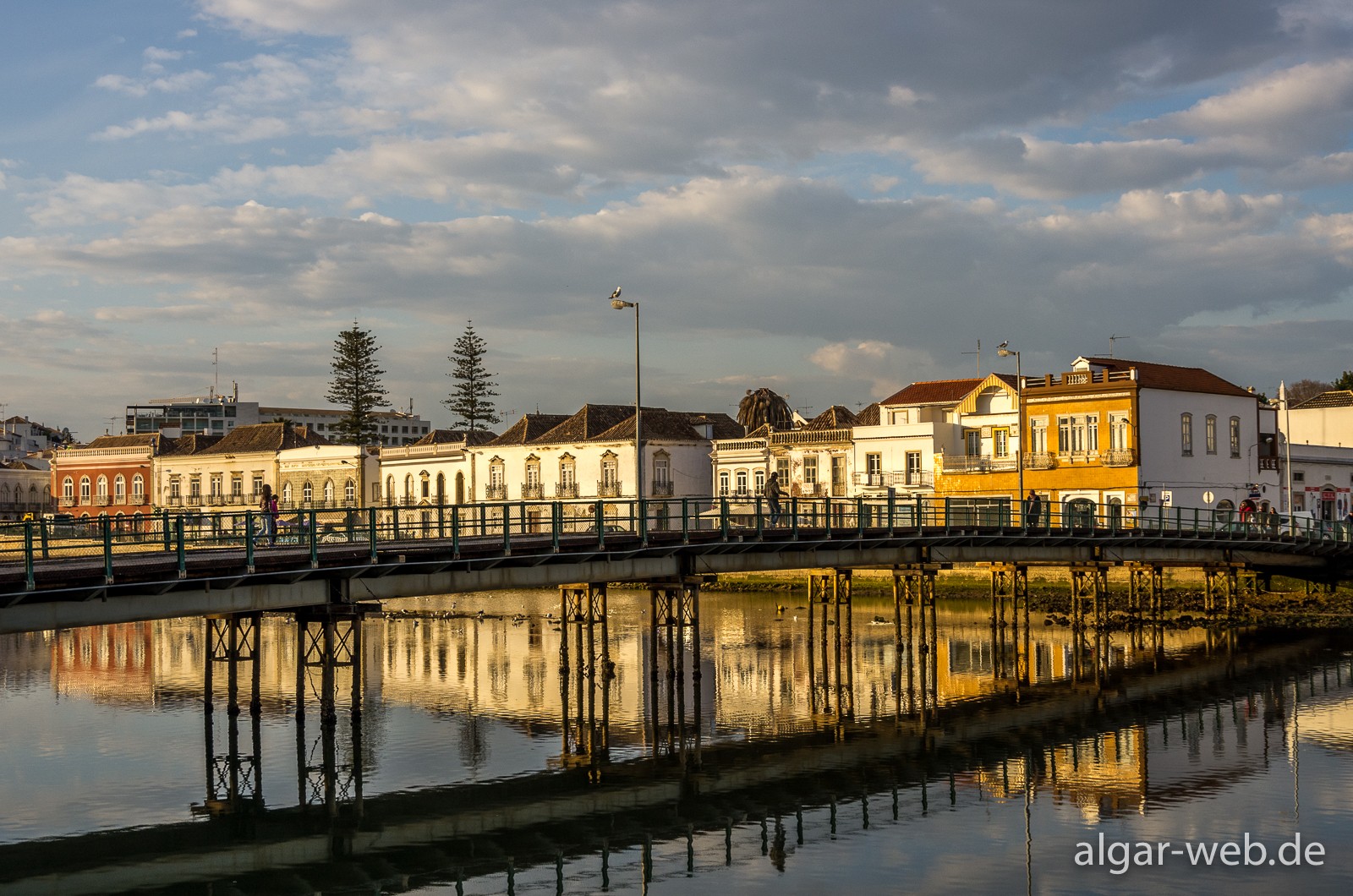 Tavira - östliches Ufer im Abendlicht